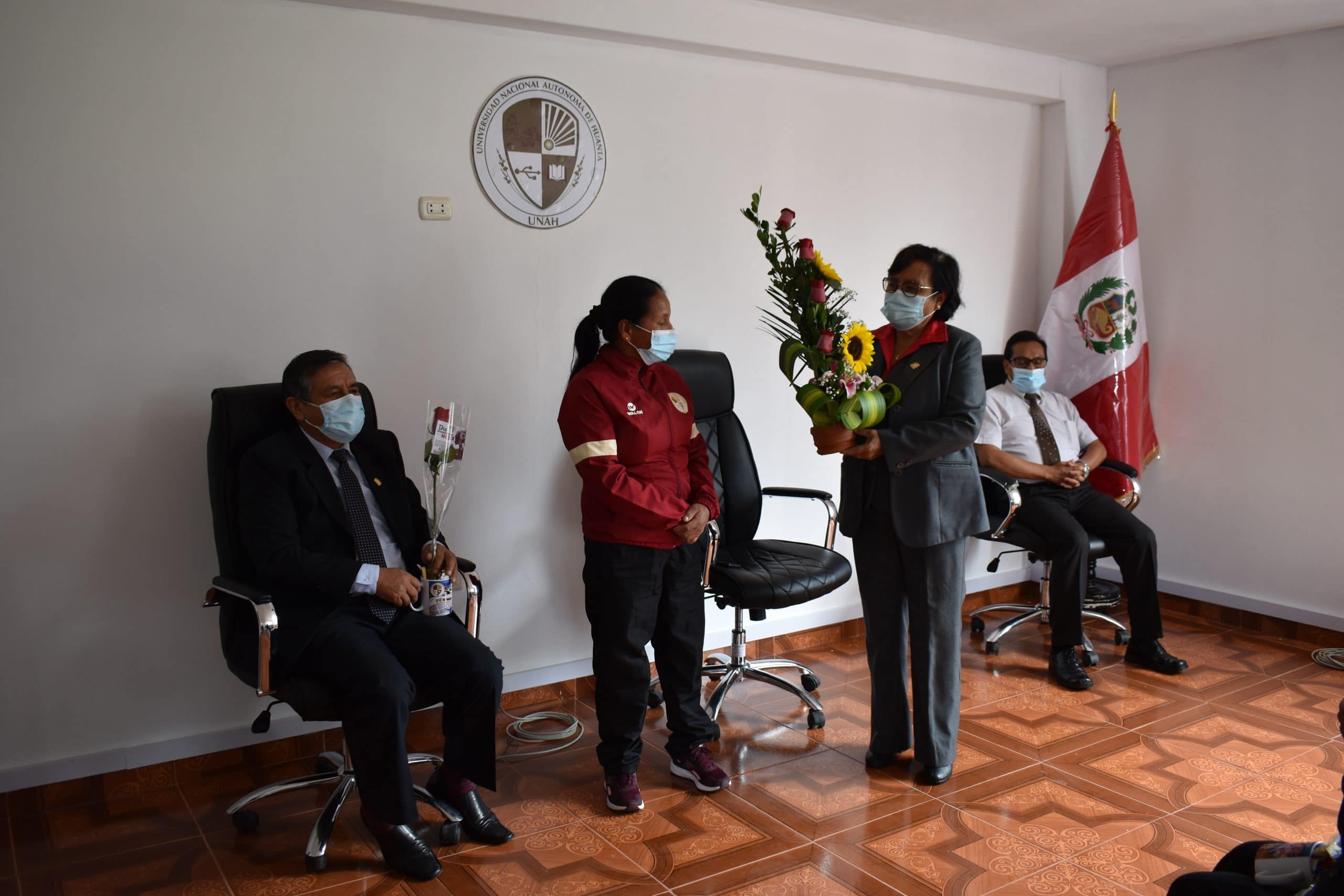 AUTORIDADES DE LA UNAH PARTICIPAN EN CEREMONIA POR EL DÍA INTERNACIONAL DE LA MUJER