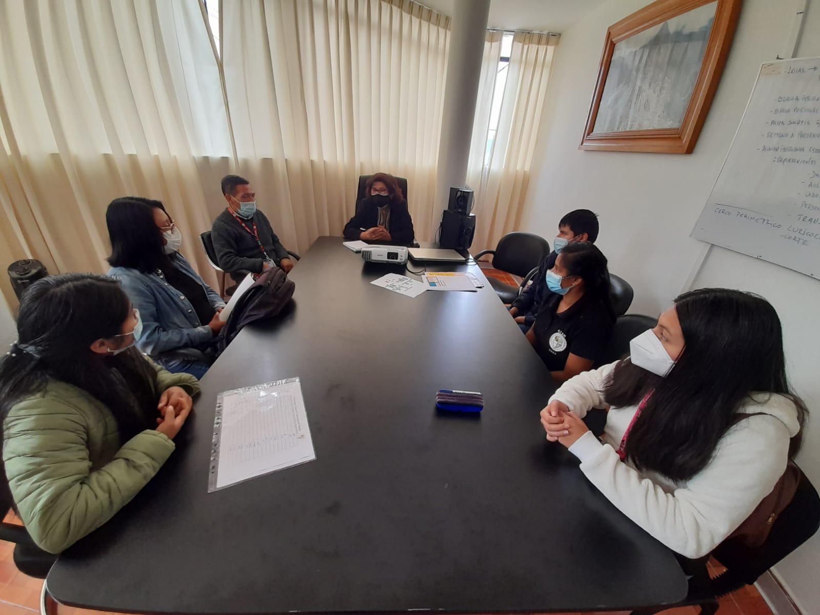 ESTUDIANTES SE REÚNEN CON AUTORIDADES DE LA UNAH.