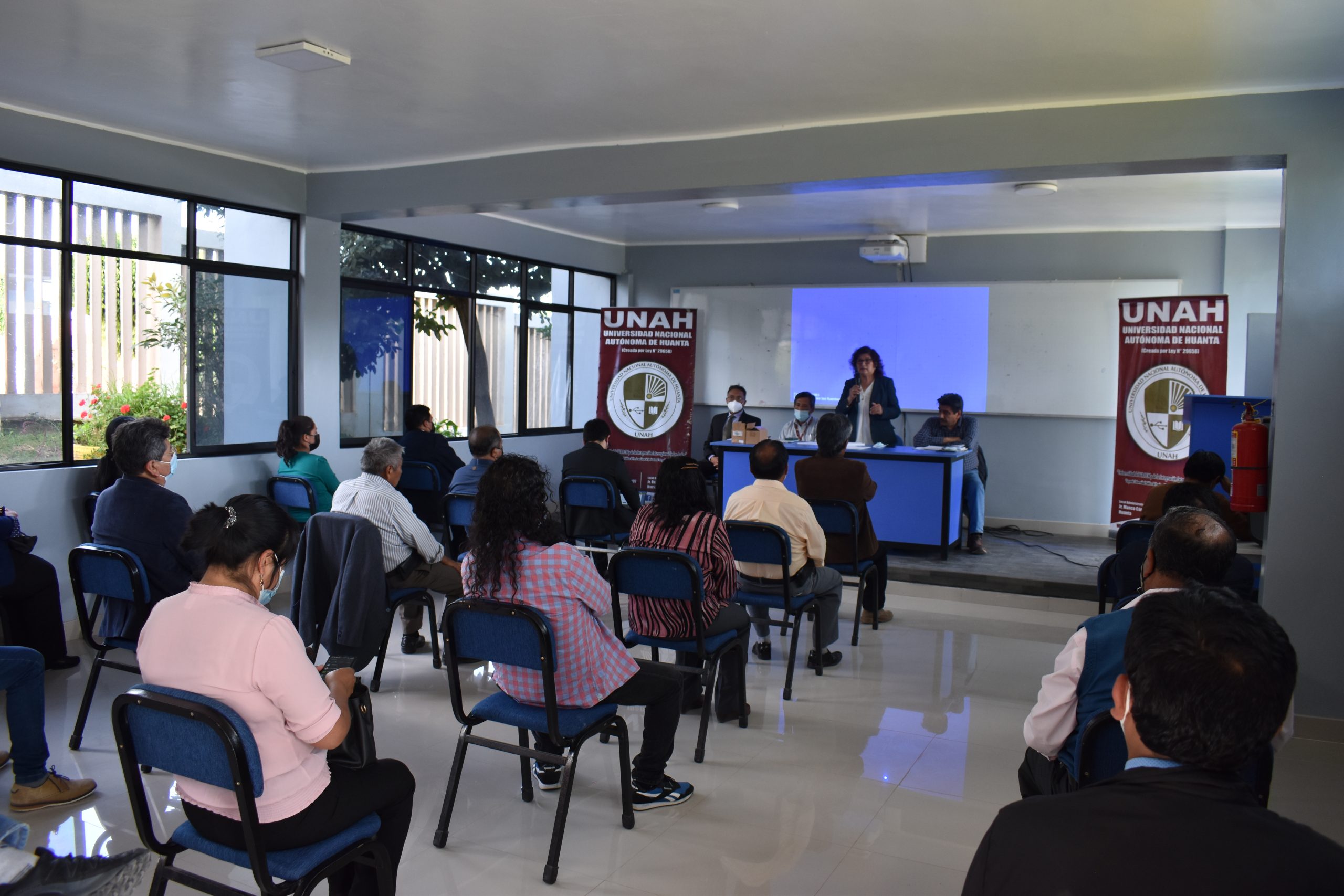 REUNIÓN CON LA PLANA DE DOCENTES DE LA UNAH.