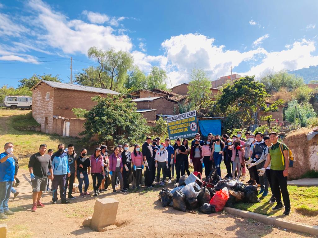 ESTUDIANTES PARTICIPAN EN JORNADA DE LIMPIEZA DEL RIO CHAQUIHUAYCCO.